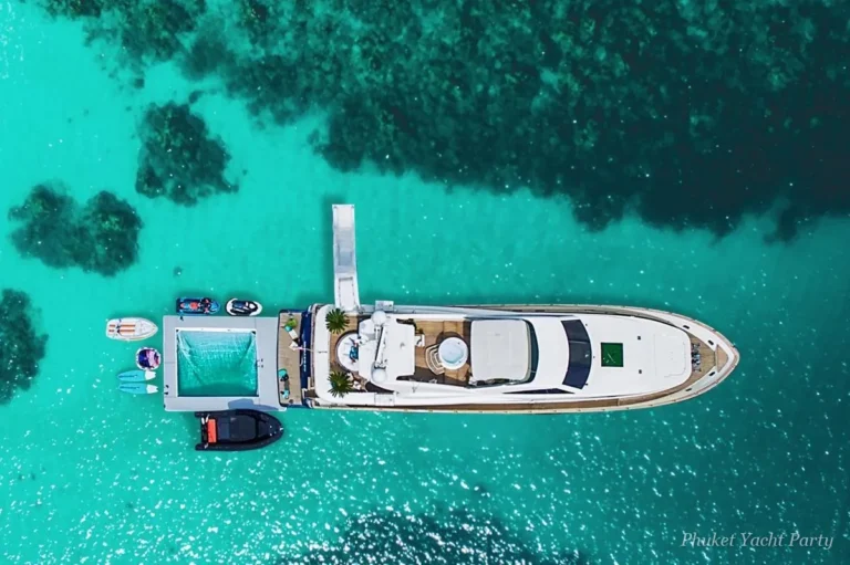 Midnight Pulse 102 superyacht for a day-long party at sea in Phuket